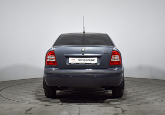 Подержанный автомобиль Skoda Octavia Liftback 2009 года (6 фото)