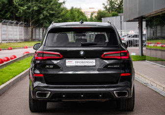 Подержанный автомобиль BMW X5 2020 года (7 фото)