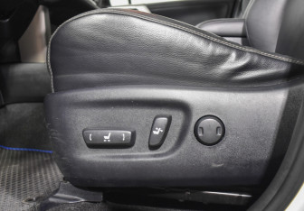 Подержанный автомобиль Toyota RAV4 2015 года (9 фото)