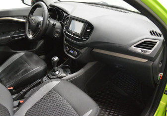 Подержанный автомобиль LADA (ВАЗ) Vesta Sedan 2017 года (12 фото)