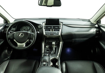 Подержанный автомобиль Lexus NX 2017 года (13 фото)