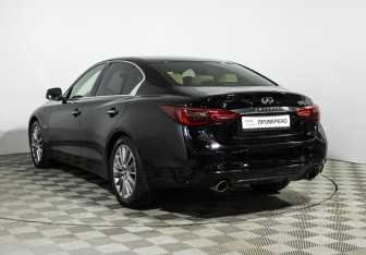 Подержанный автомобиль Infiniti Q50 2017 года (7 фото)
