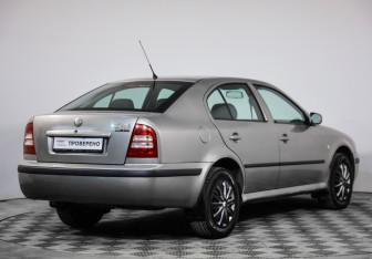 Подержанный автомобиль Skoda Octavia Liftback 2006 года (5 фото)