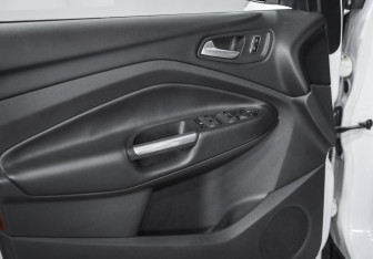 Подержанный автомобиль Ford Kuga 2013 года (19 фото)