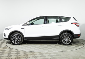 Подержанный автомобиль Ford Kuga 2017 года (8 фото)