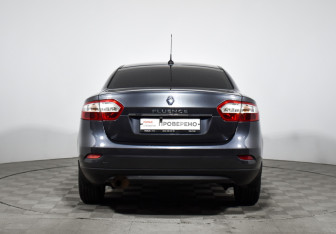 Подержанный автомобиль Renault Fluence 2011 года (6 фото)