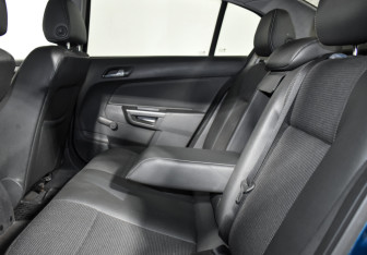Подержанный автомобиль Opel Astra Sedan 2008 года (12 фото)