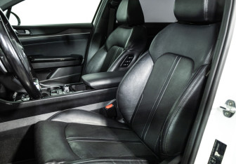 Подержанный автомобиль Kia K5 2020 года (18 фото)