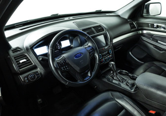 Подержанный автомобиль Ford Explorer 2019 года (11 фото)