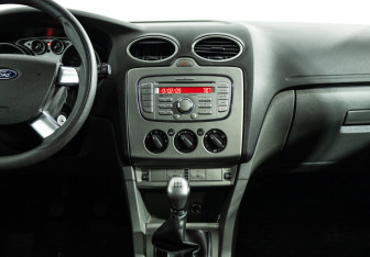 Подержанный автомобиль Ford Focus Hatchback 2009 года (14 фото)