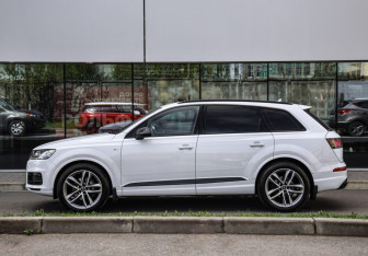 Подержанный автомобиль Audi Q7 2019 года (9 фото)