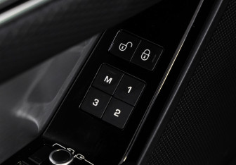 Подержанный автомобиль Land Rover Range Rover Velar 2019 года (24 фото)