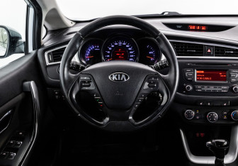 Подержанный автомобиль Kia Ceed Hatchback 2016 года (13 фото)