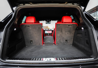 Подержанный автомобиль Porsche Cayenne 2019 года (38 фото)