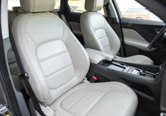 Подержанный автомобиль Jaguar F-Pace 2017 года (27 фото)