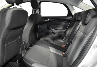 Подержанный автомобиль Ford Focus Sedan 2011 года (11 фото)