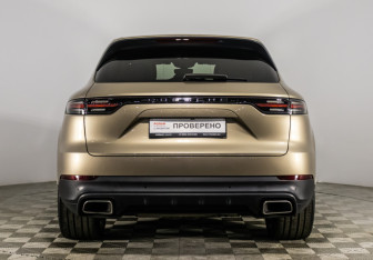 Подержанный автомобиль Porsche Cayenne 2019 года (6 фото)