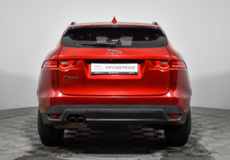 Подержанный автомобиль Jaguar F-Pace 2016 года (6 фото)