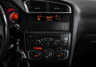 Подержанный автомобиль Citroen C4 Hatchback 2011 года (16 фото)