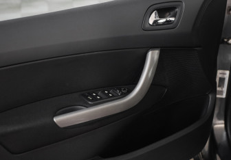 Подержанный автомобиль Peugeot 308 Hatchback 2010 года (14 фото)