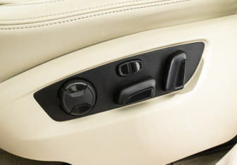 Подержанный автомобиль Volkswagen Touareg 2012 года (16 фото)