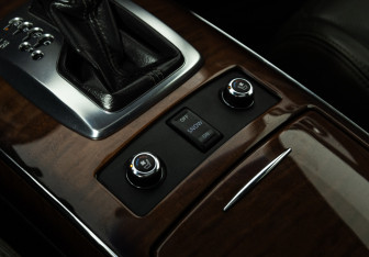 Подержанный автомобиль Infiniti QX70 2013 года (18 фото)
