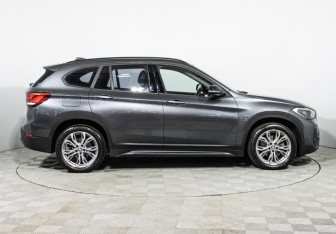 Подержанный автомобиль BMW X1 2019 года (4 фото)