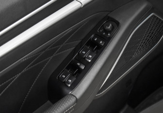 Подержанный автомобиль Geely Emgrand 2023 года (10 фото)