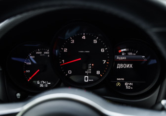 Подержанный автомобиль Porsche Macan 2020 года (14 фото)