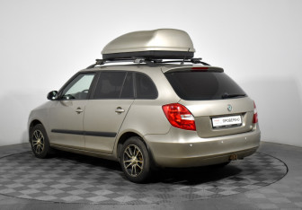 Подержанный автомобиль Skoda Fabia Wagon 2012 года (7 фото)