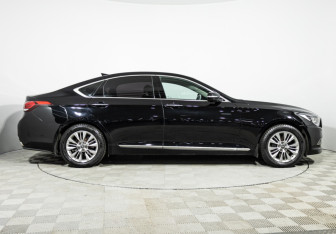 Подержанный автомобиль Hyundai Genesis 2015 года (4 фото)
