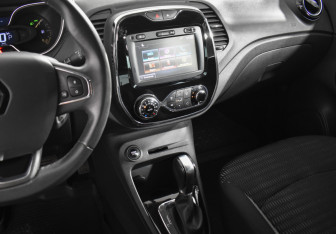 Подержанный автомобиль Renault Kaptur 2016 года (19 фото)