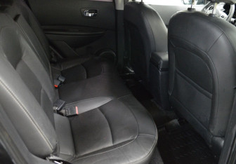 Подержанный автомобиль Nissan Qashqai 2007 года (12 фото)