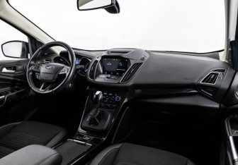 Подержанный автомобиль Ford Kuga 2018 года (10 фото)