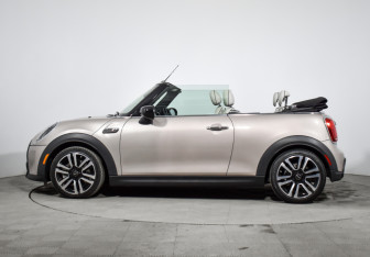 Подержанный автомобиль MINI Hatch 2022 года (12 фото)