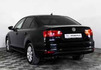 Подержанный автомобиль Volkswagen Jetta Sedan 2013 года (7 фото)
