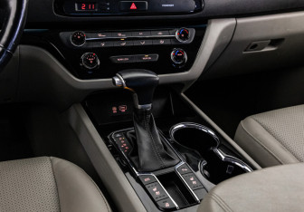 Подержанный автомобиль Kia Carnival 2019 года (12 фото)