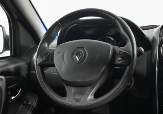 Подержанный автомобиль Renault Duster 2016 года (14 фото)