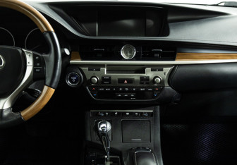 Подержанный автомобиль Lexus ES 2013 года (14 фото)