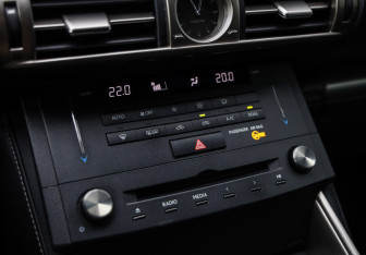 Подержанный автомобиль Lexus IS Sedan 2014 года (17 фото)