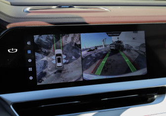 Подержанный автомобиль Geely Monjaro 2022 года (16 фото)