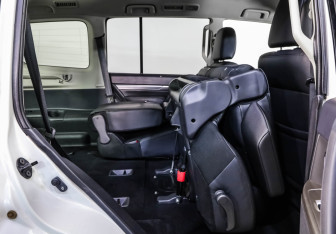 Подержанный автомобиль Mitsubishi Pajero 2014 года (23 фото)