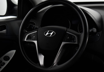 Подержанный автомобиль Hyundai Solaris Hatchback 2015 года (20 фото)