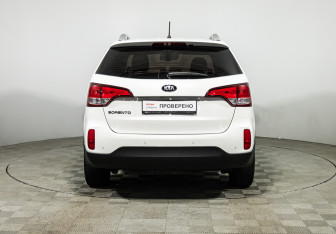 Подержанный автомобиль Kia Sorento 2013 года (6 фото)