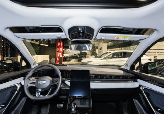 Новый Geely Atlas 2025 (7 фото)