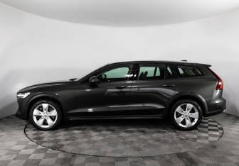 Подержанный автомобиль Volvo V60 Cross Country 2020 года (11 фото)
