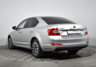 Подержанный автомобиль Skoda Octavia Liftback 2016 года (7 фото)