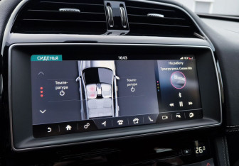 Подержанный автомобиль Jaguar F-Pace 2016 года (21 фото)