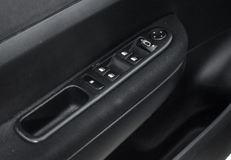 Подержанный автомобиль Peugeot 307 Hatchback 2007 года (10 фото)