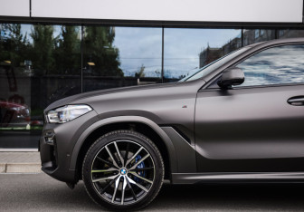 Подержанный автомобиль BMW X6 2021 года (11 фото)